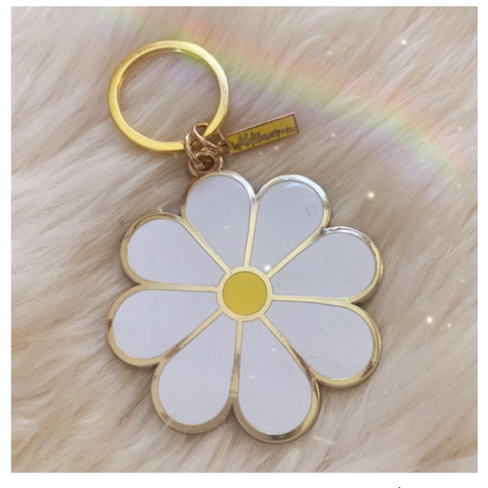 Yellow, Gold, White Metal Daisy Enamel Keychain Wildflower & Co, boho, nice size